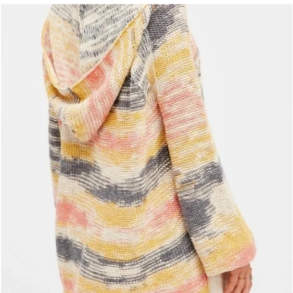 FREE PEOPLE SNOCONE HOODED SWEATER. SIZE MEDIUM - Picture 3 of 6